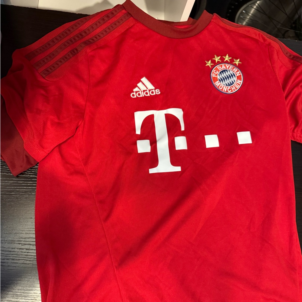 🇩🇪 Authentic Adidas Bayern Munchen soccer jersey. Boys XL (15-16 yr)